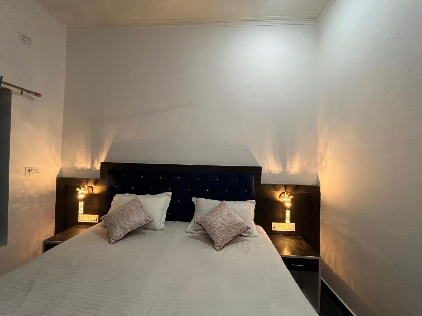 La Calma Homestay ขชุราโห ภายนอก รูปภาพ