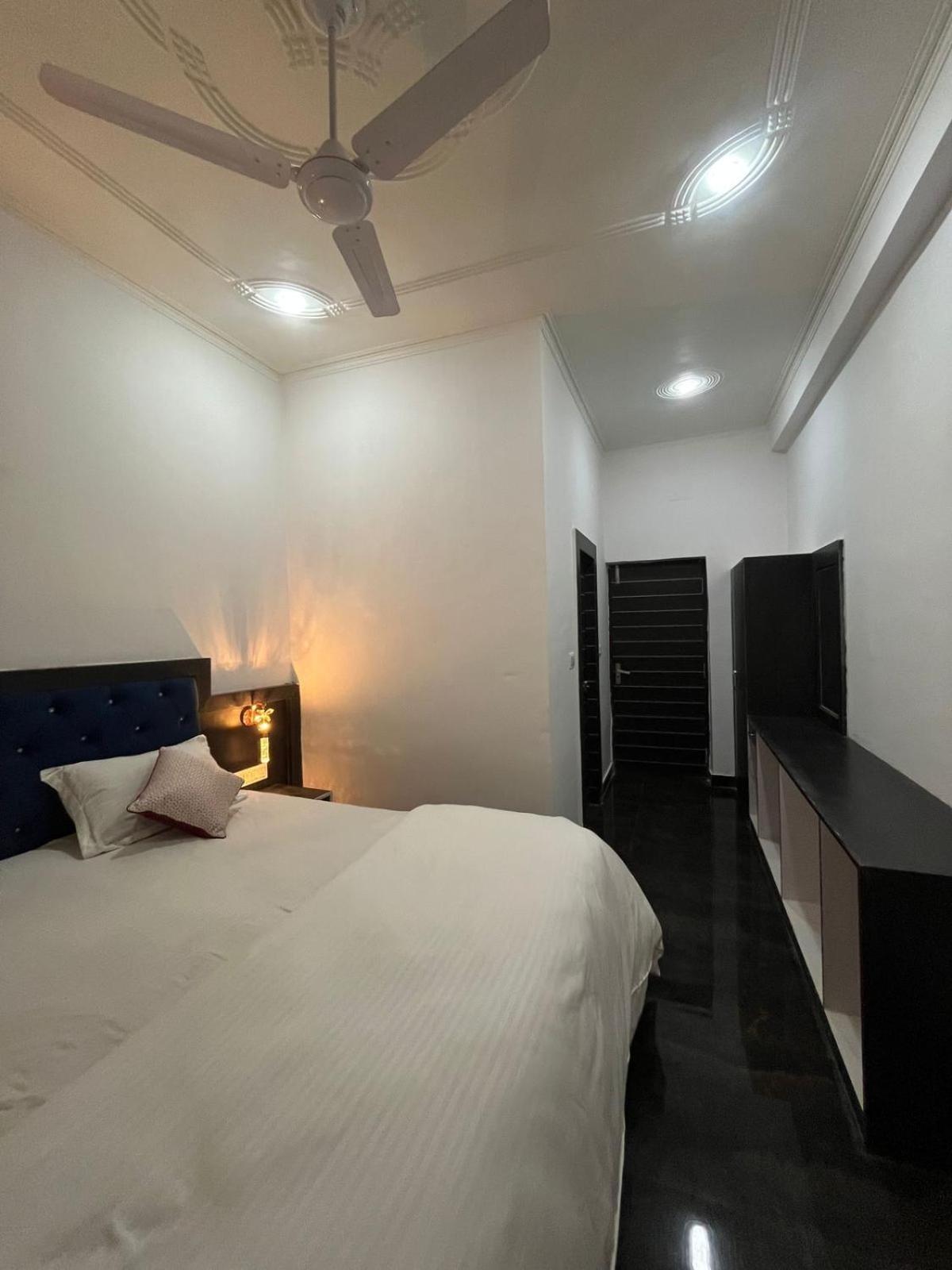 La Calma Homestay ขชุราโห ภายนอก รูปภาพ