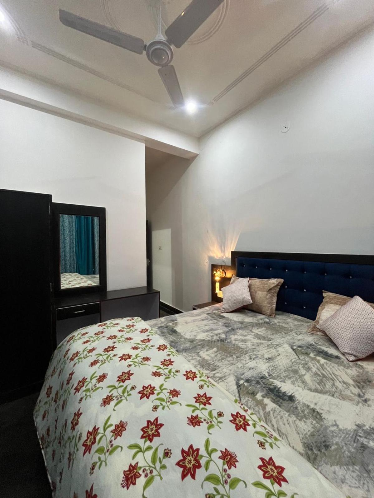 La Calma Homestay ขชุราโห ภายนอก รูปภาพ