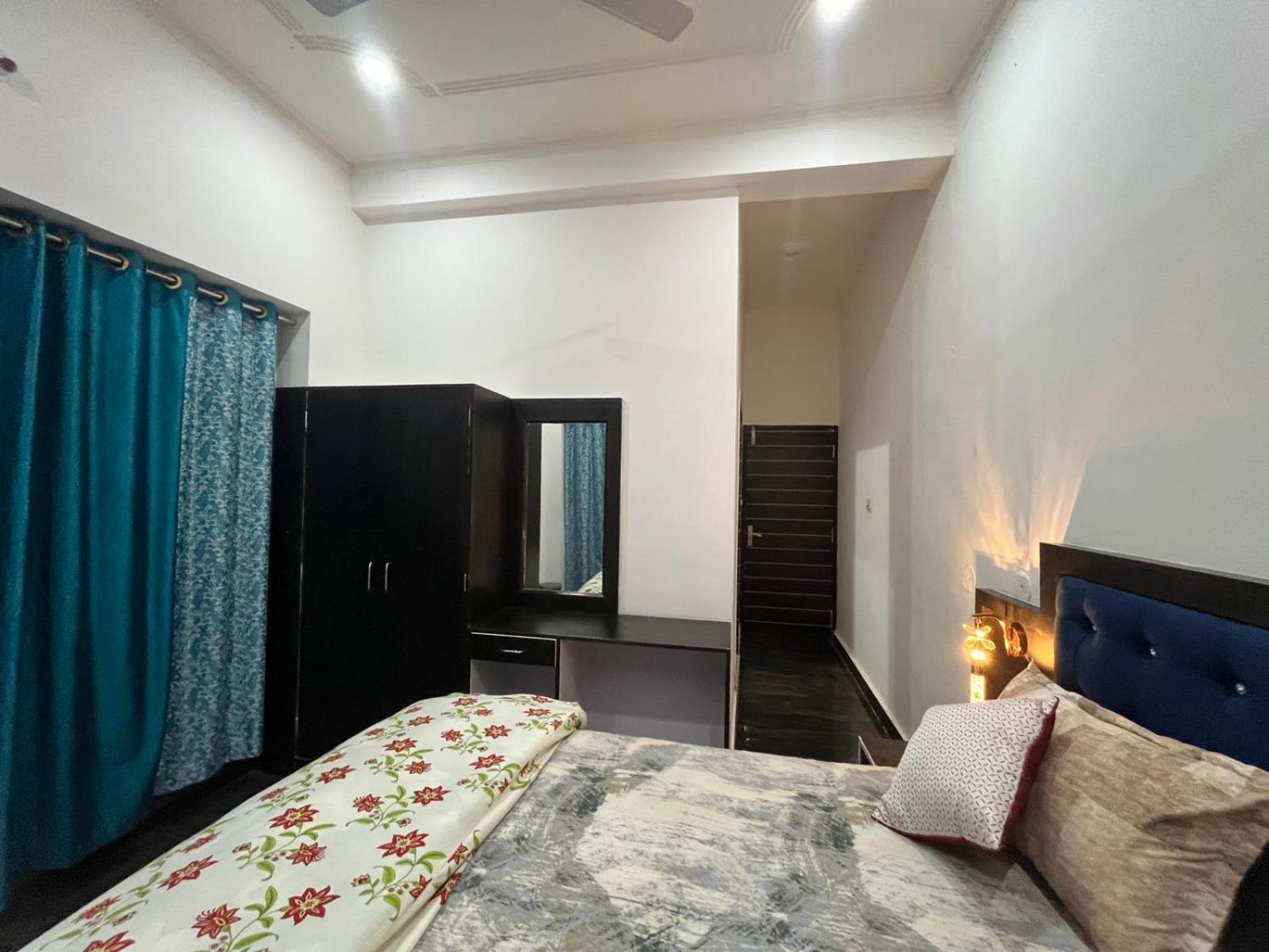 La Calma Homestay ขชุราโห ภายนอก รูปภาพ