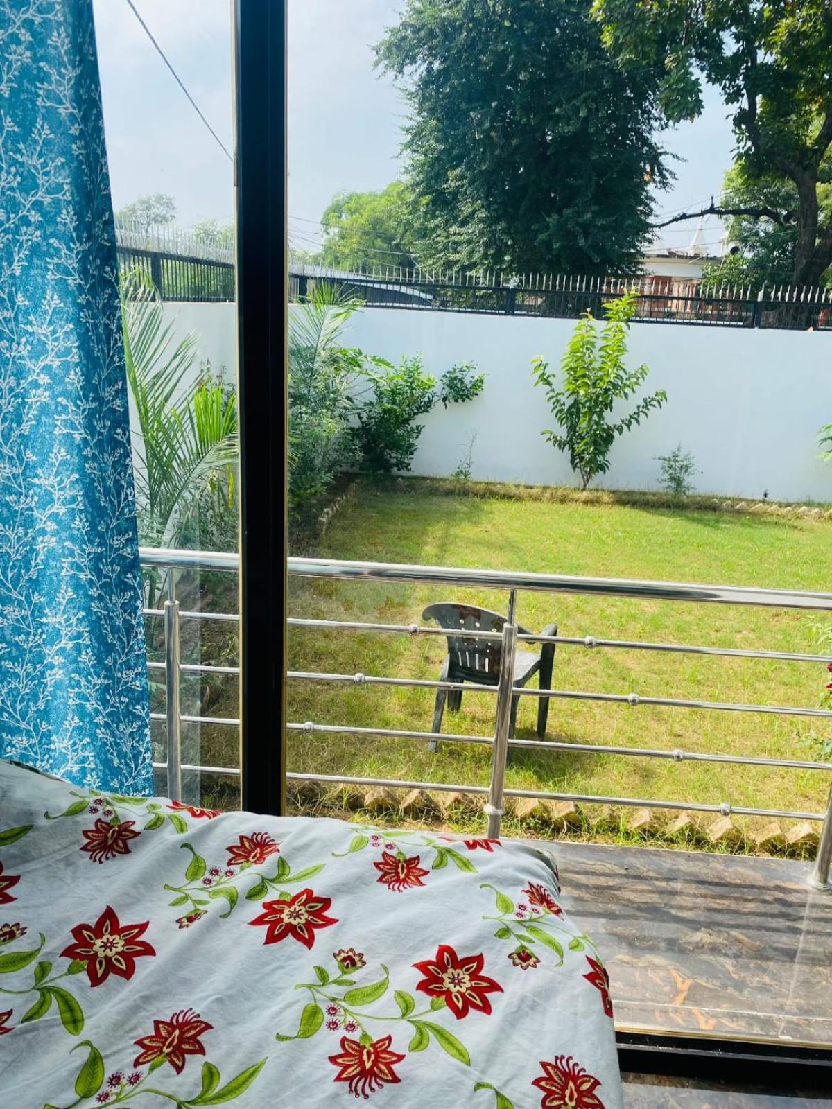 La Calma Homestay ขชุราโห ภายนอก รูปภาพ